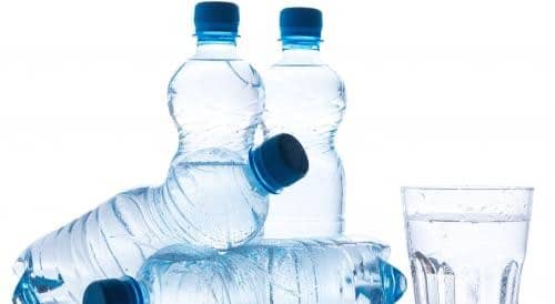 La consommation d'eau en bouteille diminue